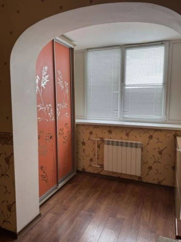 Продам 2-комнатную квартиру, улица Каштановая, д. 4, Деснянсь