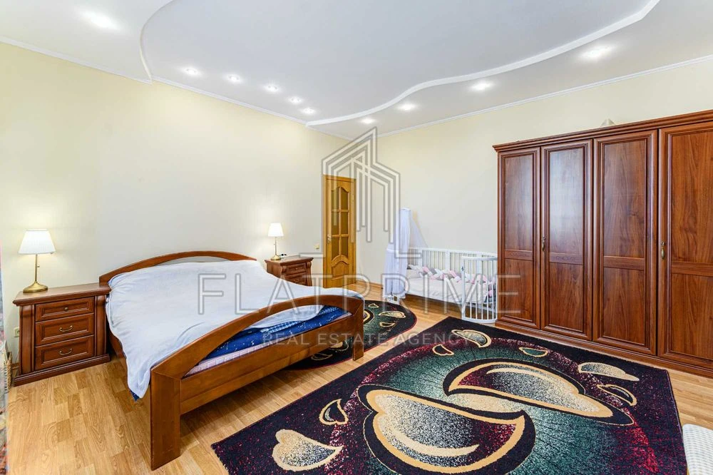 Продаж 4-кімнатної квартири 149 м² у центрі Києва