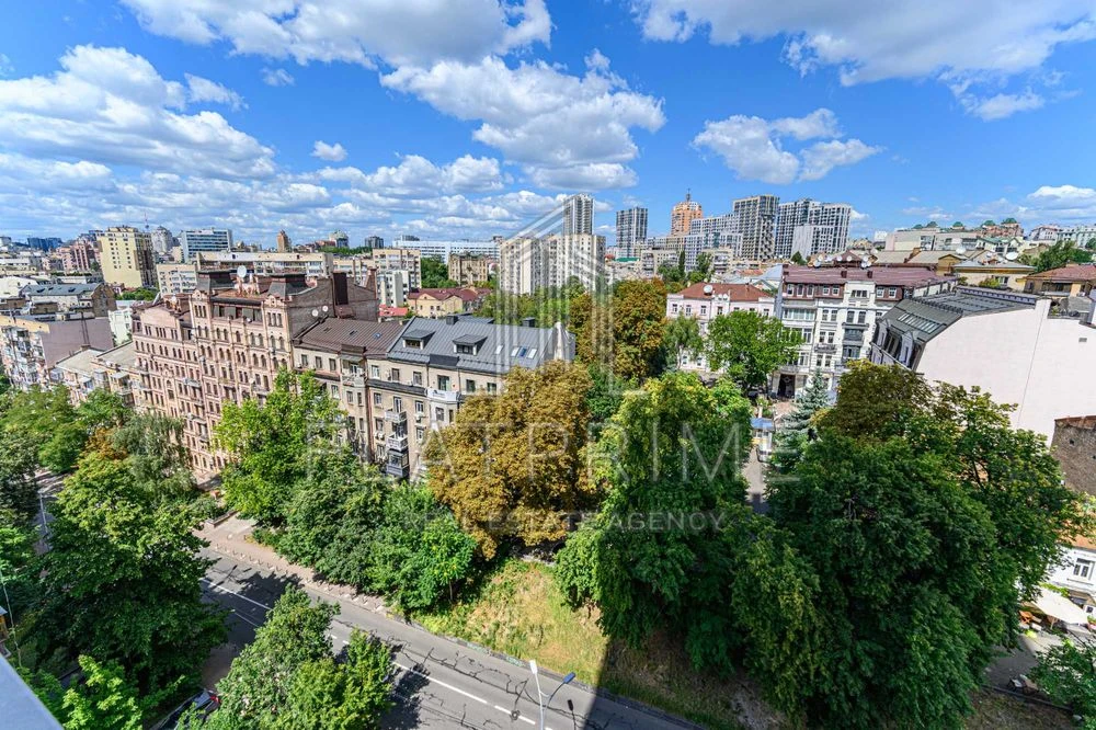 Продаж 4-кімнатної квартири 149 м² у центрі Києва