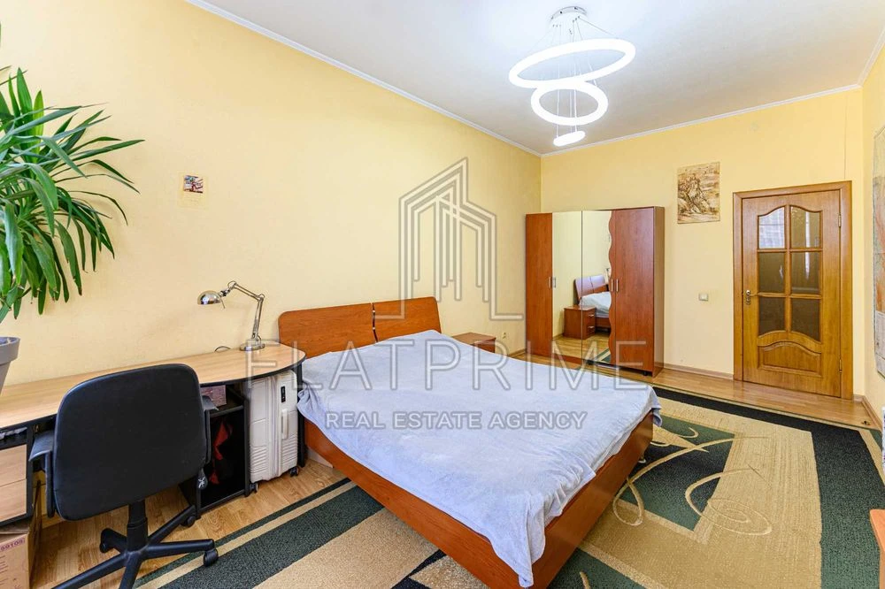 Продаж 4-кімнатної квартири 149 м² у центрі Києва
