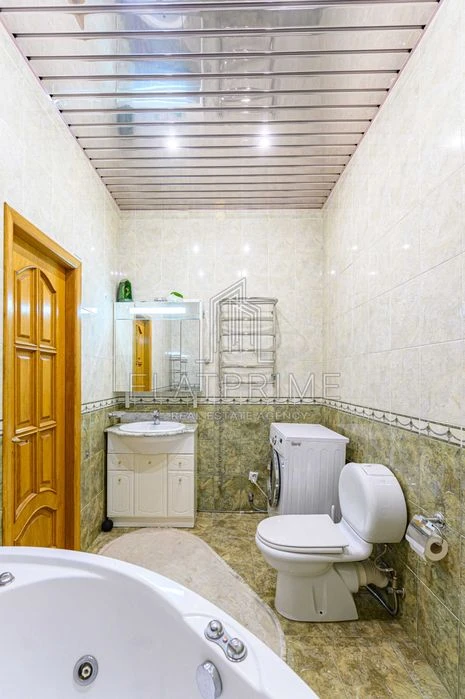 Продаж 4-кімнатної квартири 149 м² у центрі Києва