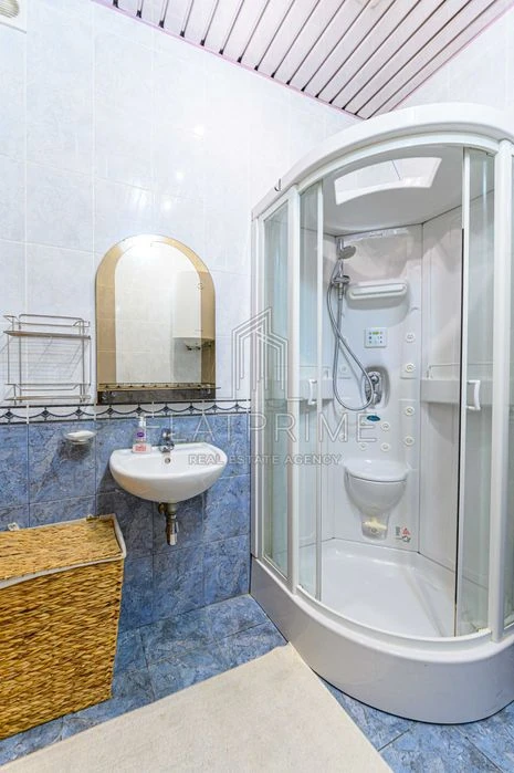 Продаж 4-кімнатної квартири 149 м² у центрі Києва