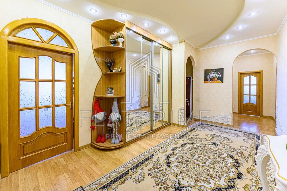Продаж 4-кімнатної квартири 149 м² у центрі Києва
