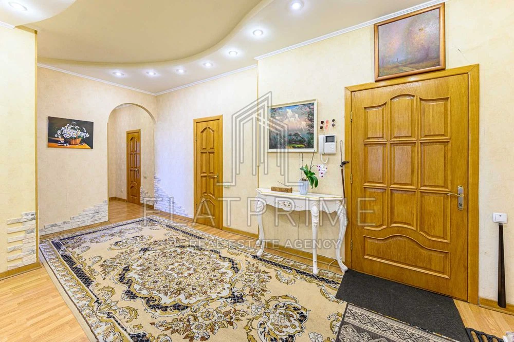 Продаж 4-кімнатної квартири 149 м² у центрі Києва