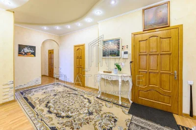 Продаж 4-кімнатної квартири 149 м² у центрі Києва