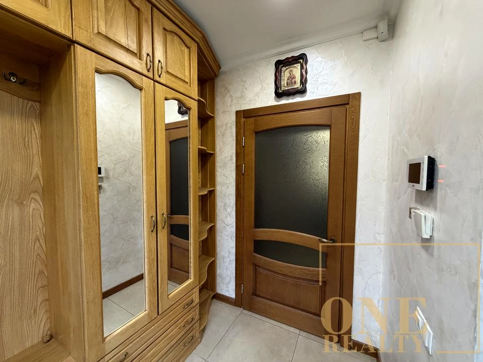 Будинок. Київ, 3-тя Озерна вул.