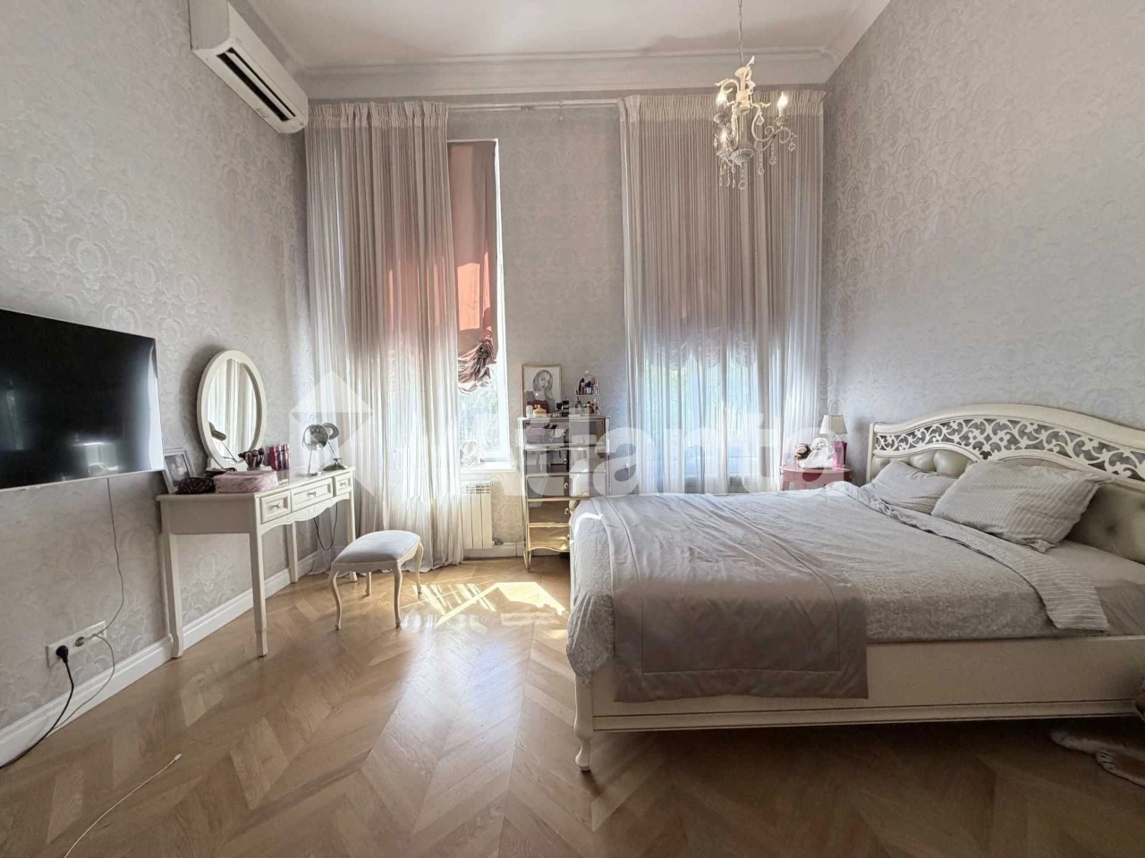 Ексклюзивна розкішна 4 кім в центрі Одеси. Мармуровий камін,