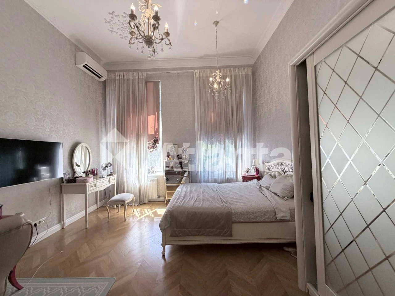 Ексклюзивна розкішна 4 кім в центрі Одеси. Мармуровий камін,