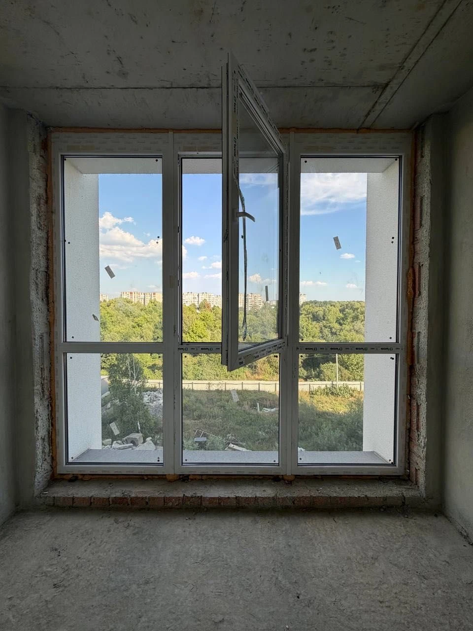 Продаж 1 кімнатної квартири ЖК Continent Green вул Роксоляни