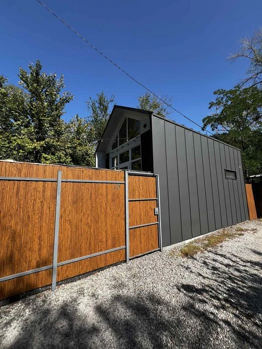 Cottage for sale city center pier