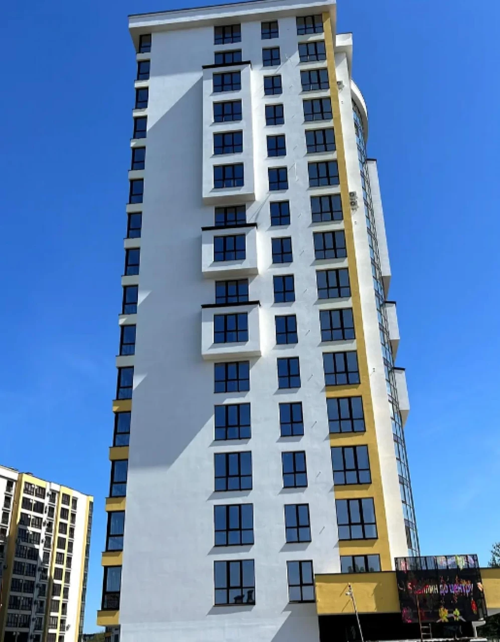 Продається видова 1кімнатна  квартира 44.3 м.кв