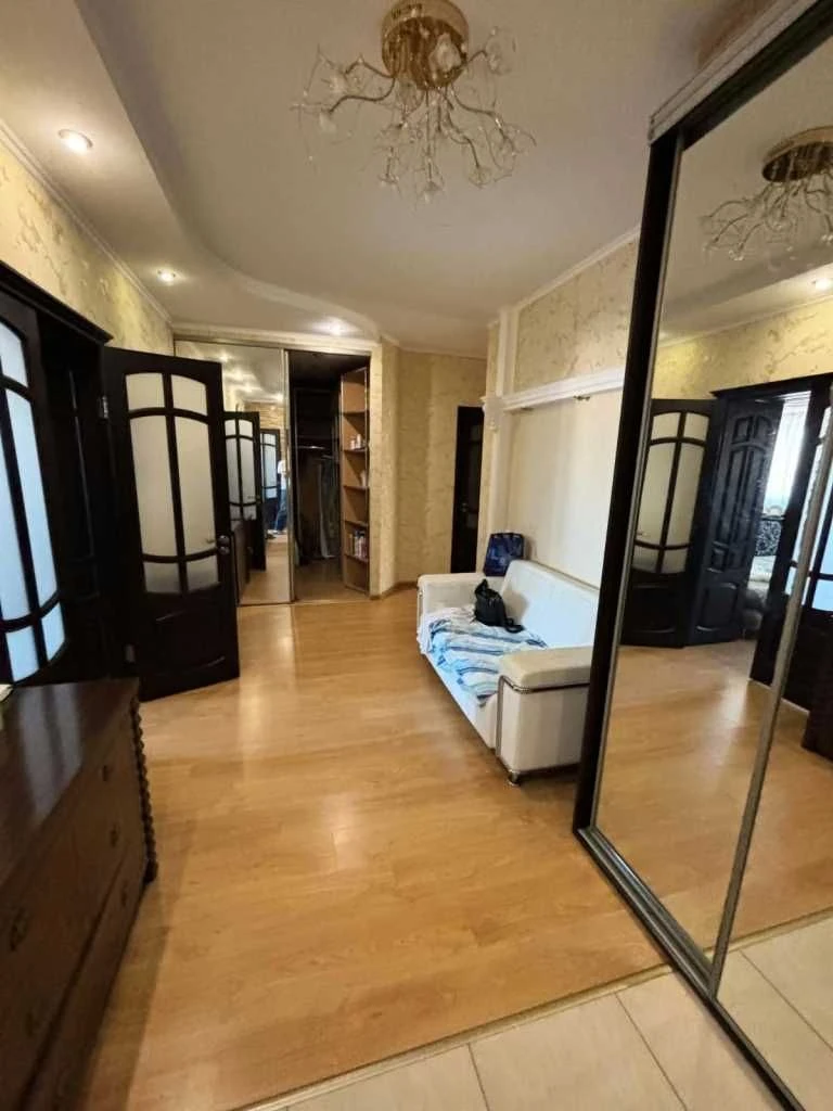 Продам 2к квартиру, 107кв.м, 8/9 пов, цегла, котел