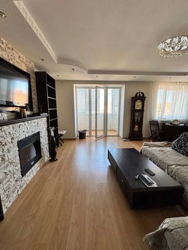 Продам 2к квартиру, 107кв.м, 8/9 пов, цегла, котел