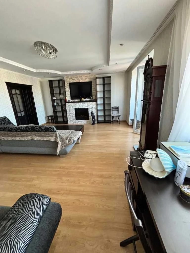 Продам 2к квартиру, 107кв.м, 8/9 пов, цегла, котел