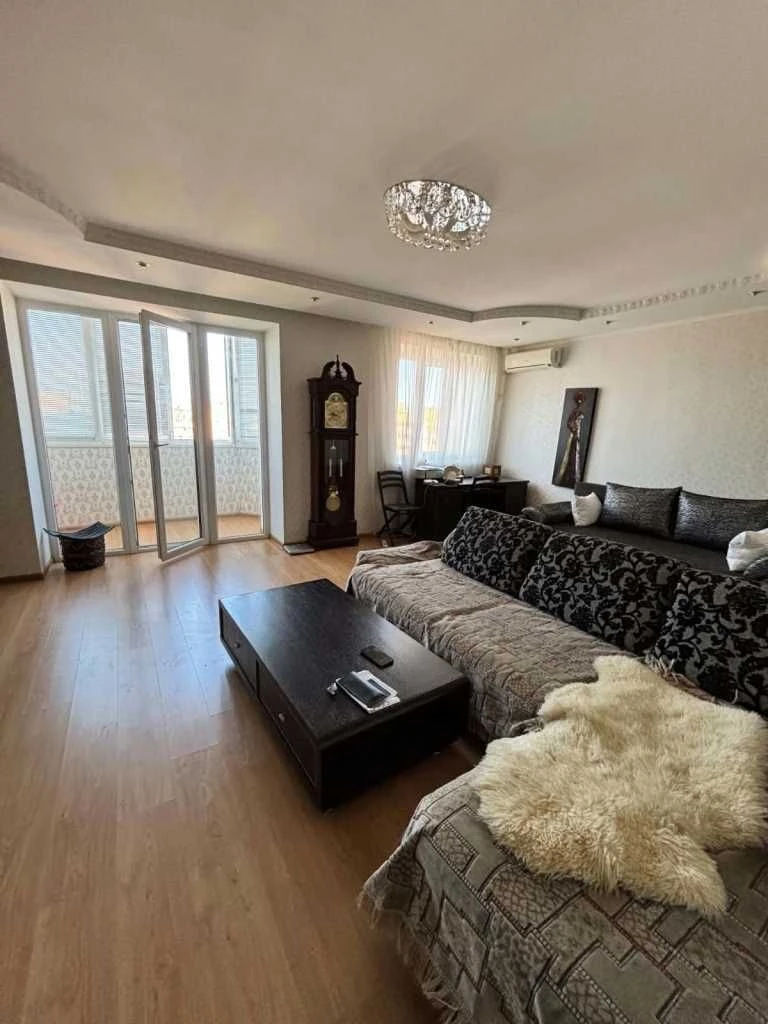 Продам 2к квартиру, 107кв.м, 8/9 пов, цегла, котел