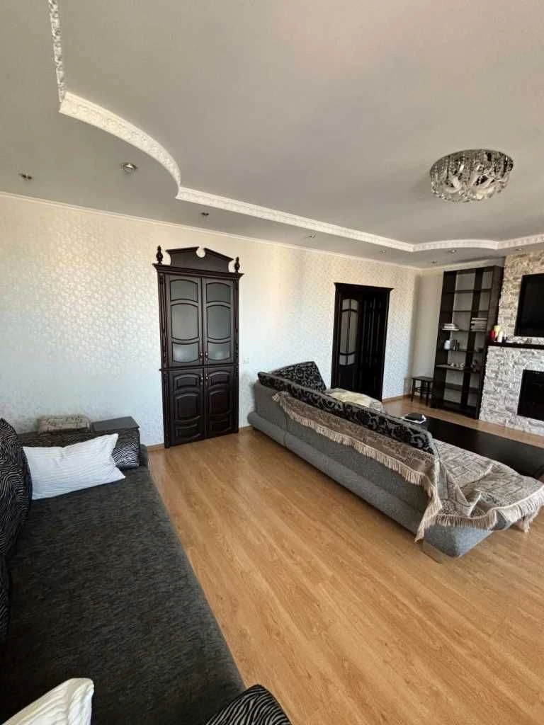 Продам 2к квартиру, 107кв.м, 8/9 пов, цегла, котел