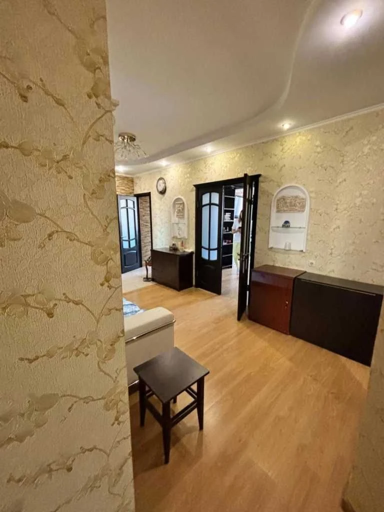 Продам 2к квартиру, 107кв.м, 8/9 пов, цегла, котел