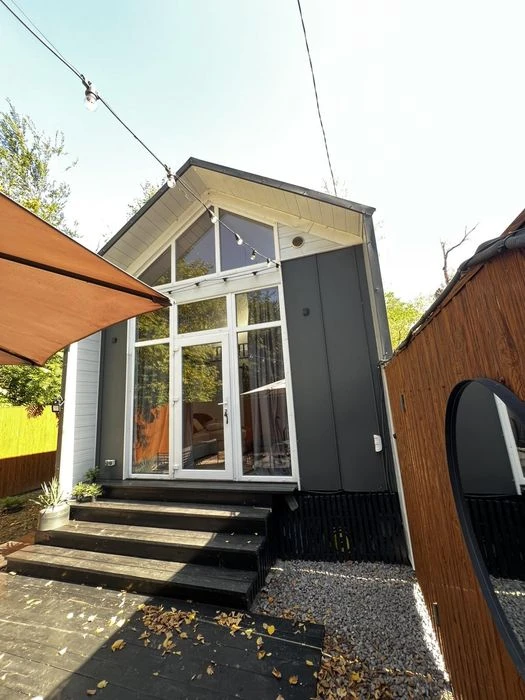 Cottage for sale city center pier