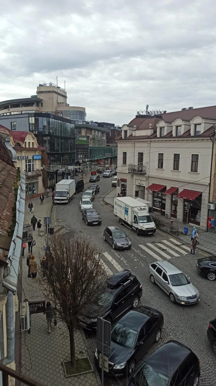 3-к, Корятовича вул., 2, Центр
