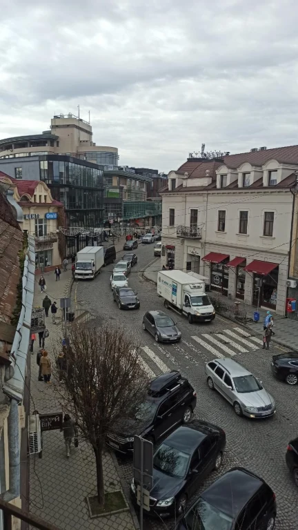 3-к, Корятовича вул., 2, Центр