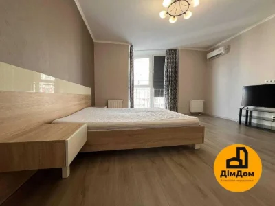 Вул. Драгоманова, 2Б , продаж 1-кімнатної квартири з сучасни