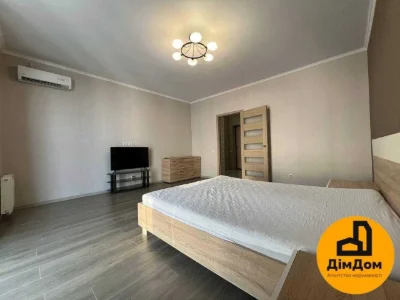 Вул. Драгоманова, 2Б , продаж 1-кімнатної квартири з сучасни