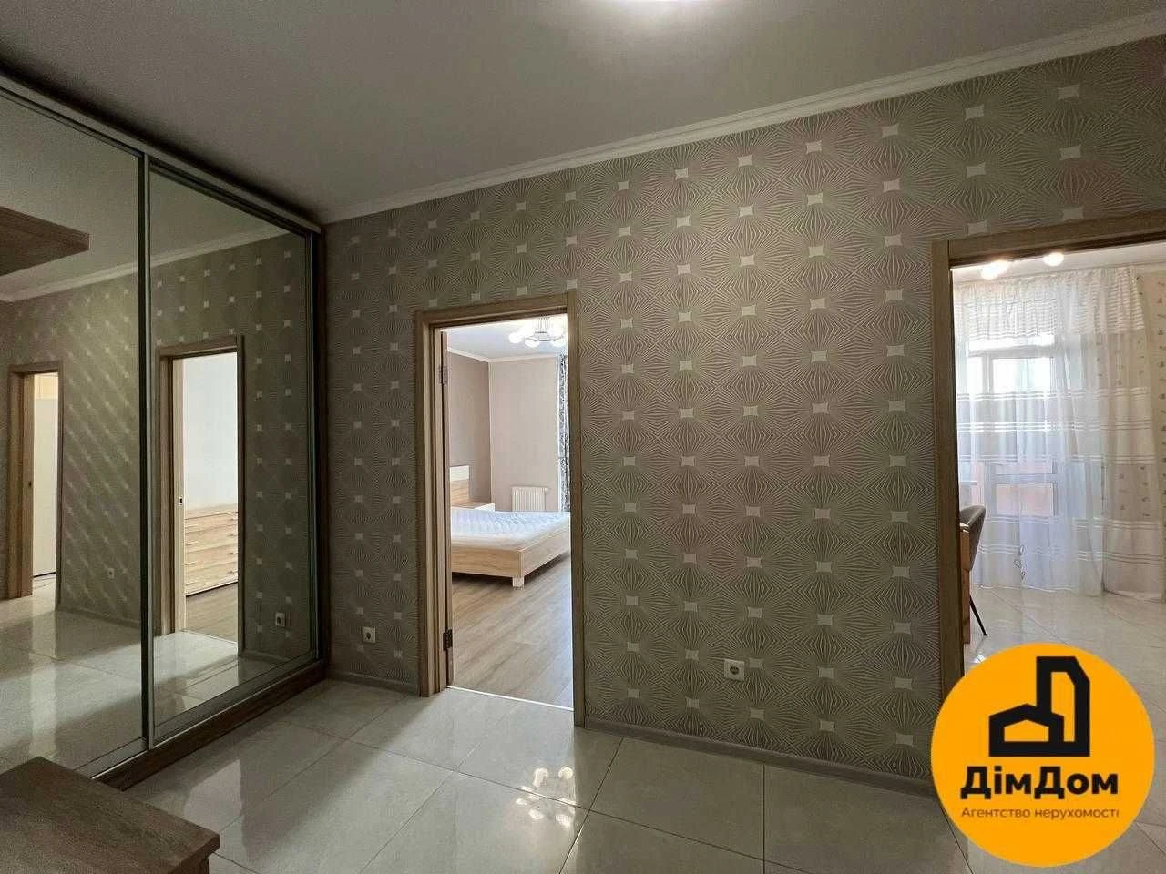 Вул. Драгоманова, 2Б , продаж 1-кімнатної квартири з сучасни