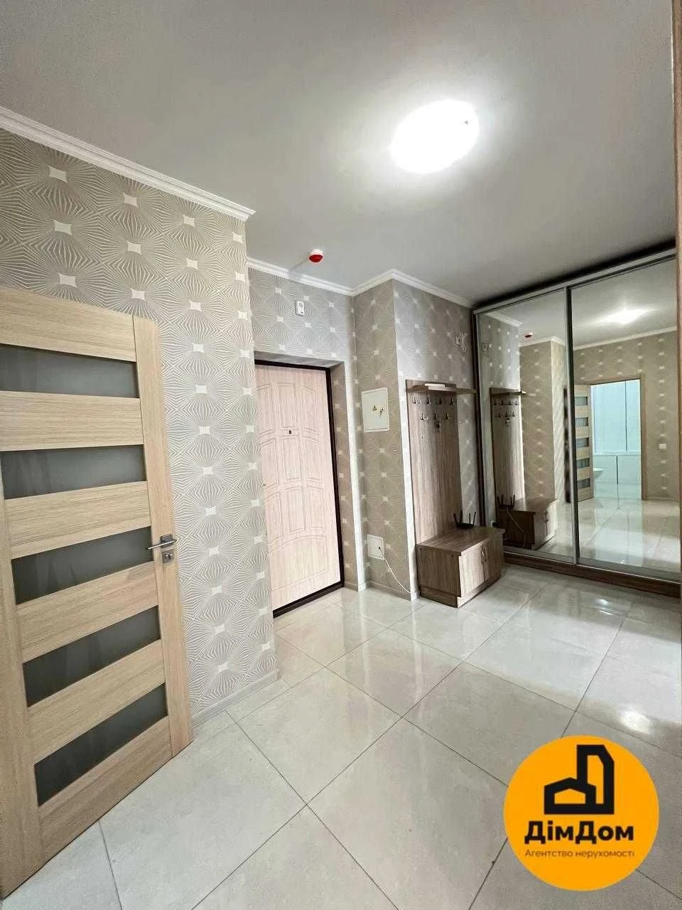 Вул. Драгоманова, 2Б , продаж 1-кімнатної квартири з сучасни