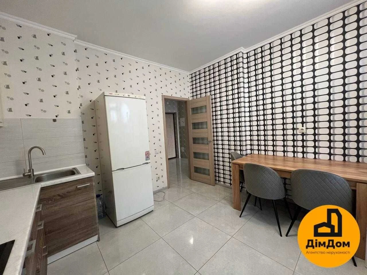 Вул. Драгоманова, 2Б , продаж 1-кімнатної квартири з сучасни