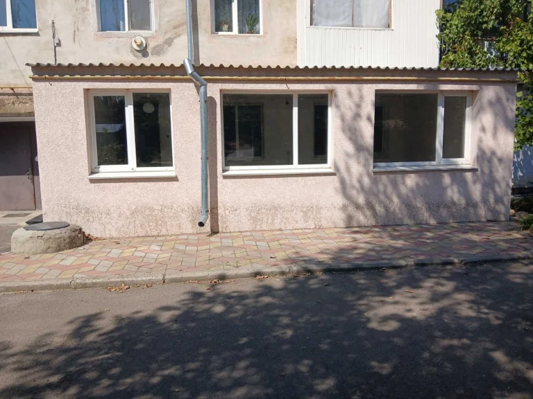 Продаю простору 3-кімнатну квартиру у Варварівці, Миколаїв