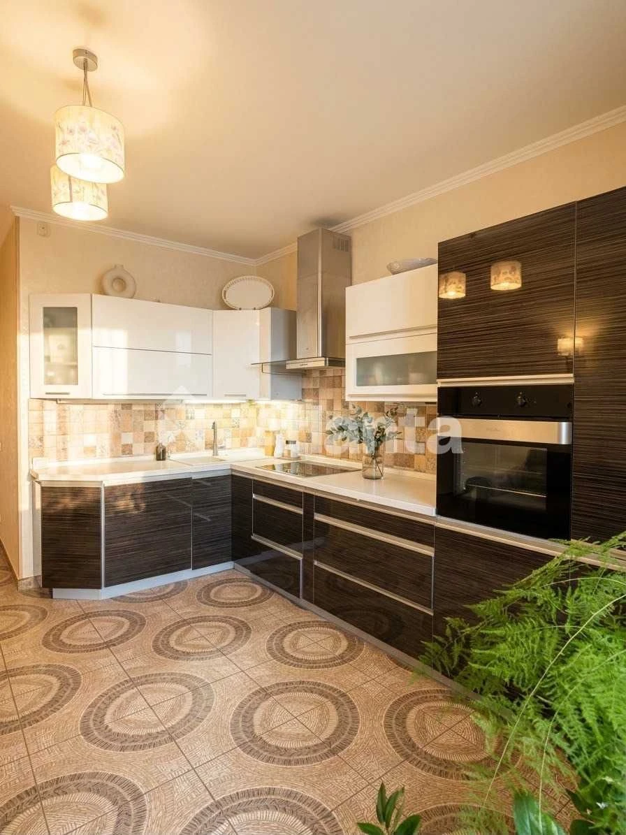 Продам 2-кімнатну квартиру 75 м ² | Парк вул. Кленова  район