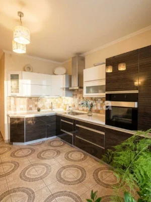 Продам 2-кімнатну квартиру 75 м ² | Парк вул. Кленова  район