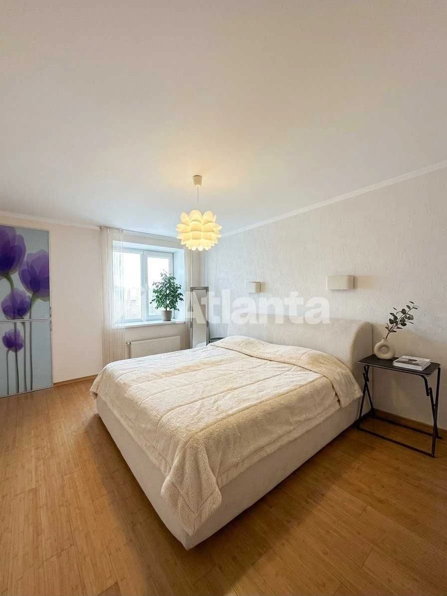 Продам 2-кімнатну квартиру 75 м ² | Парк вул. Кленова  район