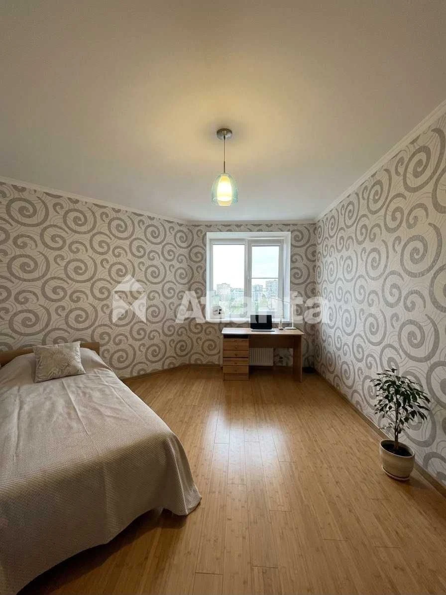 Продам 2-кімнатну квартиру 75 м ² | Парк вул. Кленова  район