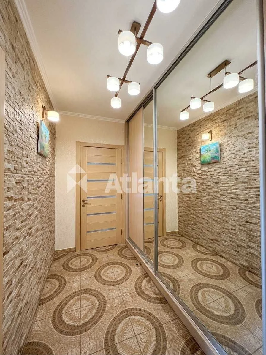 Продам 2-кімнатну квартиру 75 м ² | Парк вул. Кленова  район