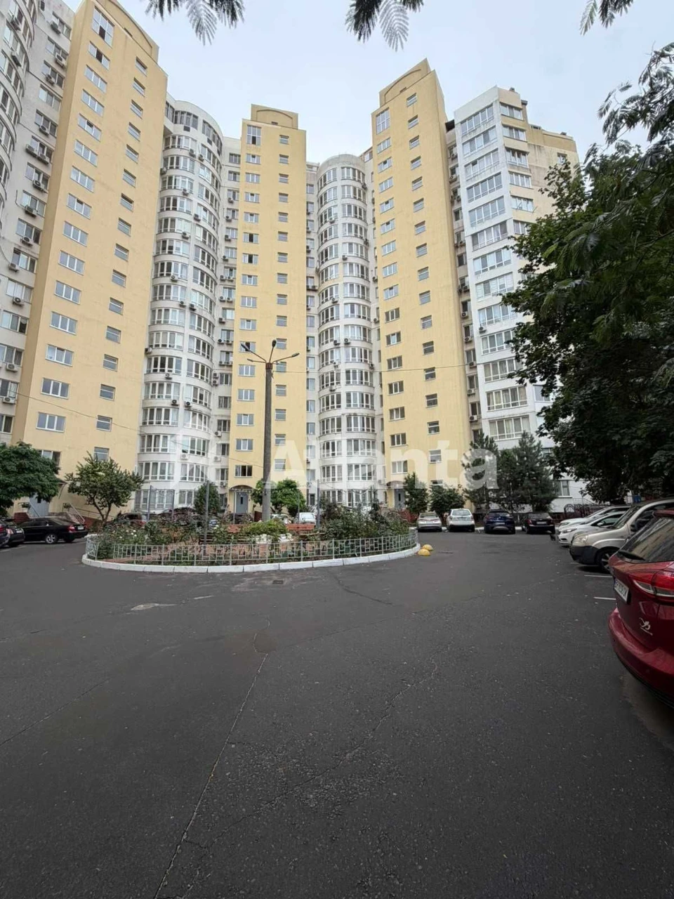 Продам 2-кімнатну квартиру 75 м ² | Парк вул. Кленова  район