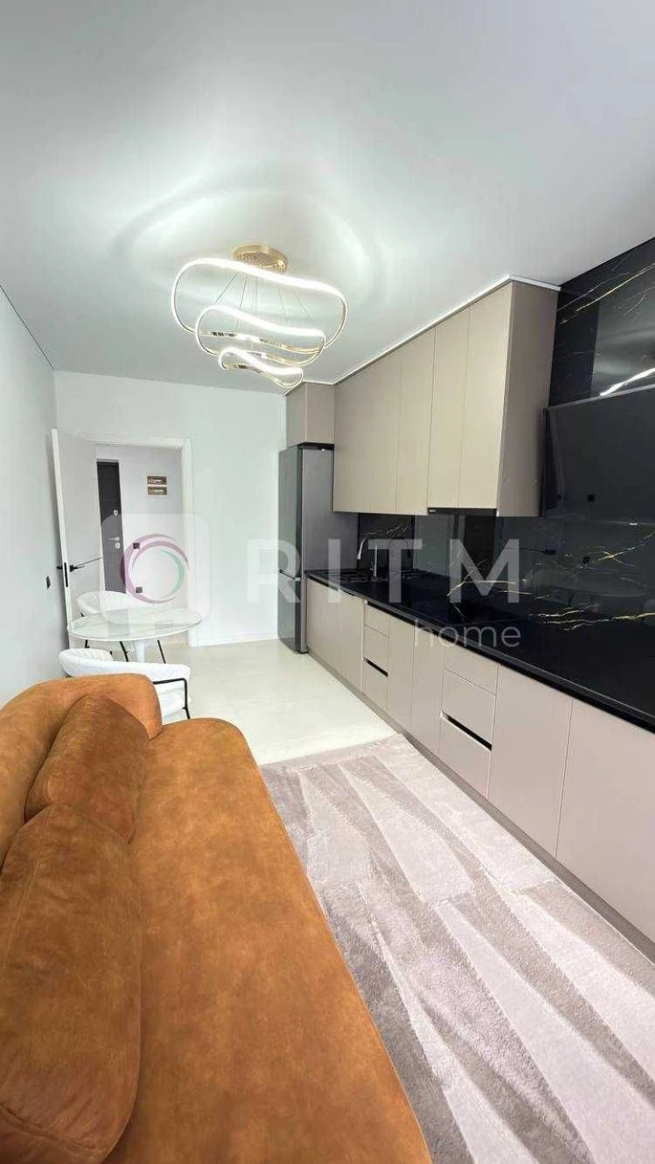 Продаж 2-кімнатної квартири з дизайнерським ремонтом поруч і