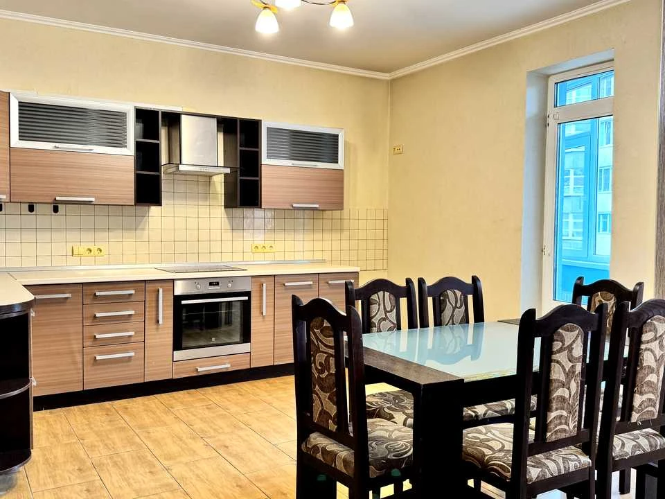 Квартира. Київ, Львівська вул.