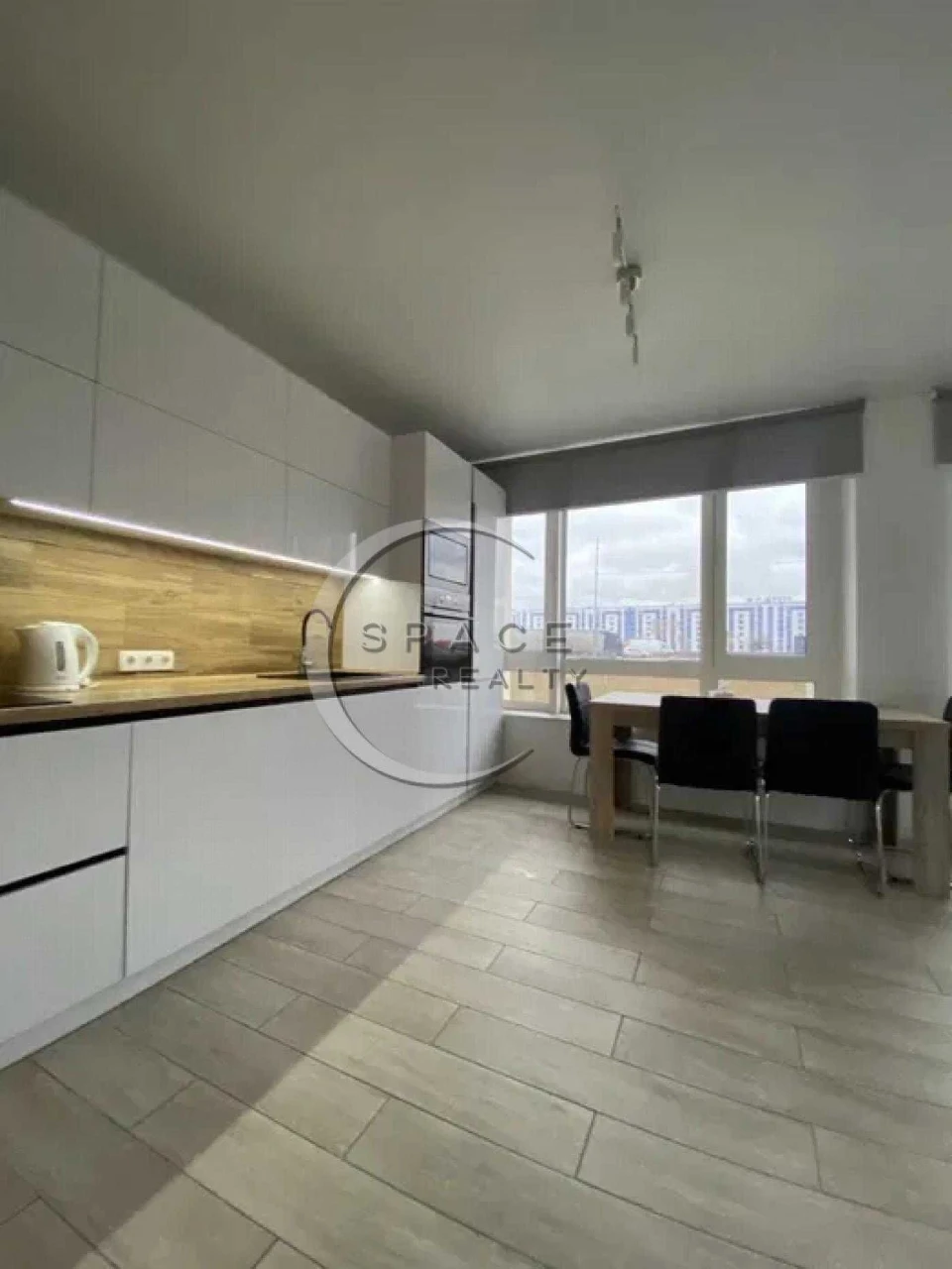 Продаж 3-кімнатної квартири в ЖК Славутич біля метро Славути