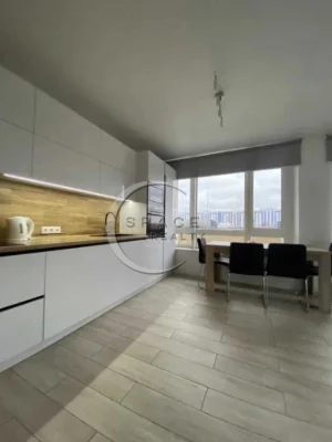 Продаж 3-кімнатної квартири в ЖК Славутич біля метро Славути