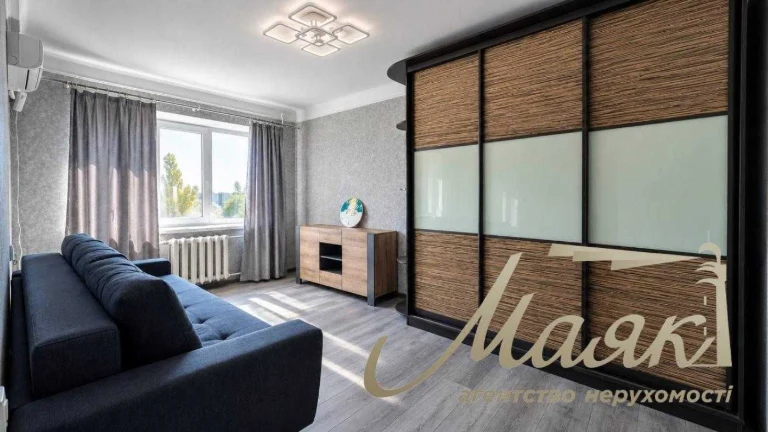 Продаж 3-кімнатної квартири на Харківському шосе, 21/1, Дарн