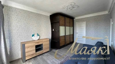 Продаж 3-кімнатної квартири на Харківському шосе, 21/1, Дарн