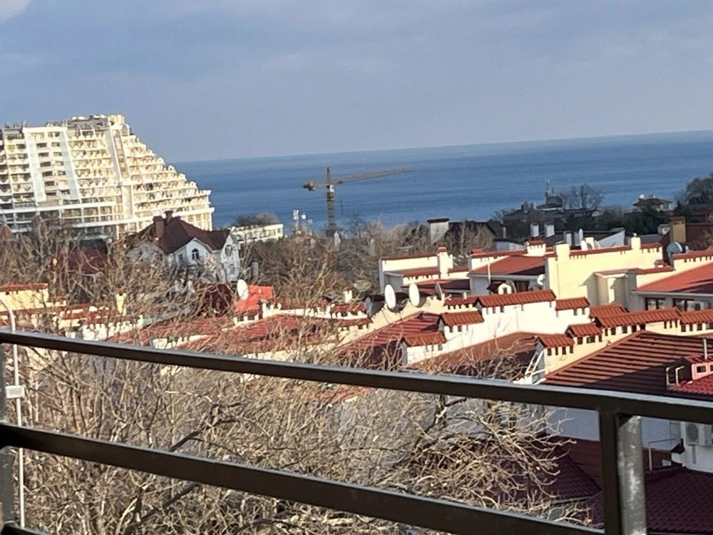 Пентхаус с террасой 30 кв.м. Новый кирпичный дом. Подземный