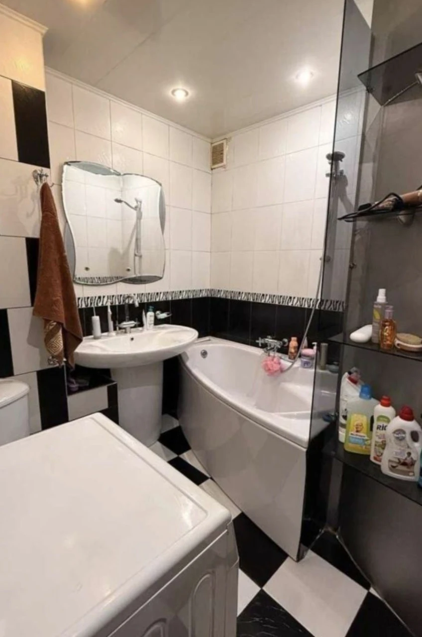Продам 3 ком кв Салтовка, 602м-н, 1/5 с узаконенной пристрой