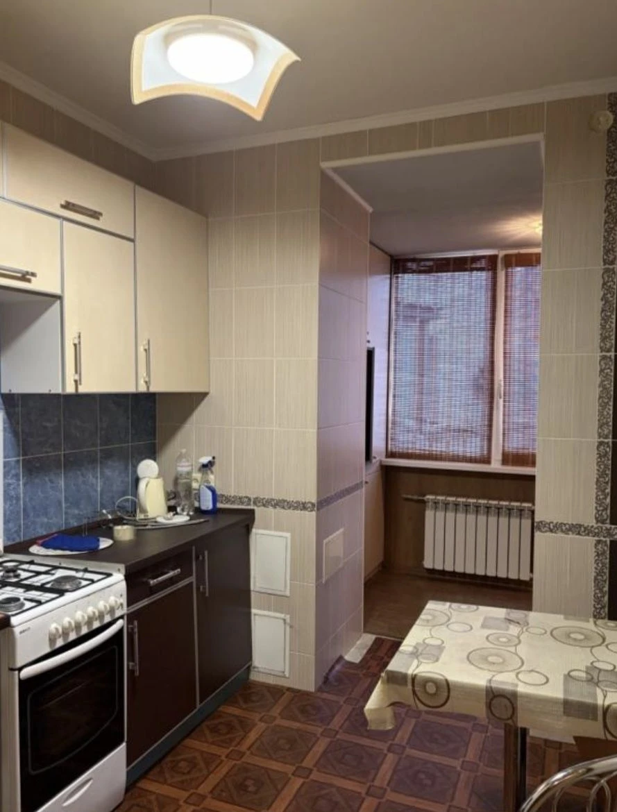 Продам 2 ком кв Центр, дом со шпилем, метро пл.Конституции