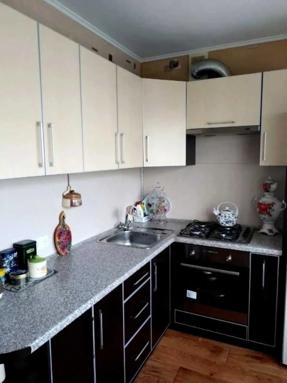 Продам 3х комн квартиру,Новые дома, Коммунальный рынок 2/5 с