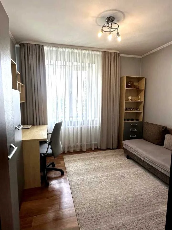 Продам 3х комн квартиру,Новые дома, Коммунальный рынок 2/5 с