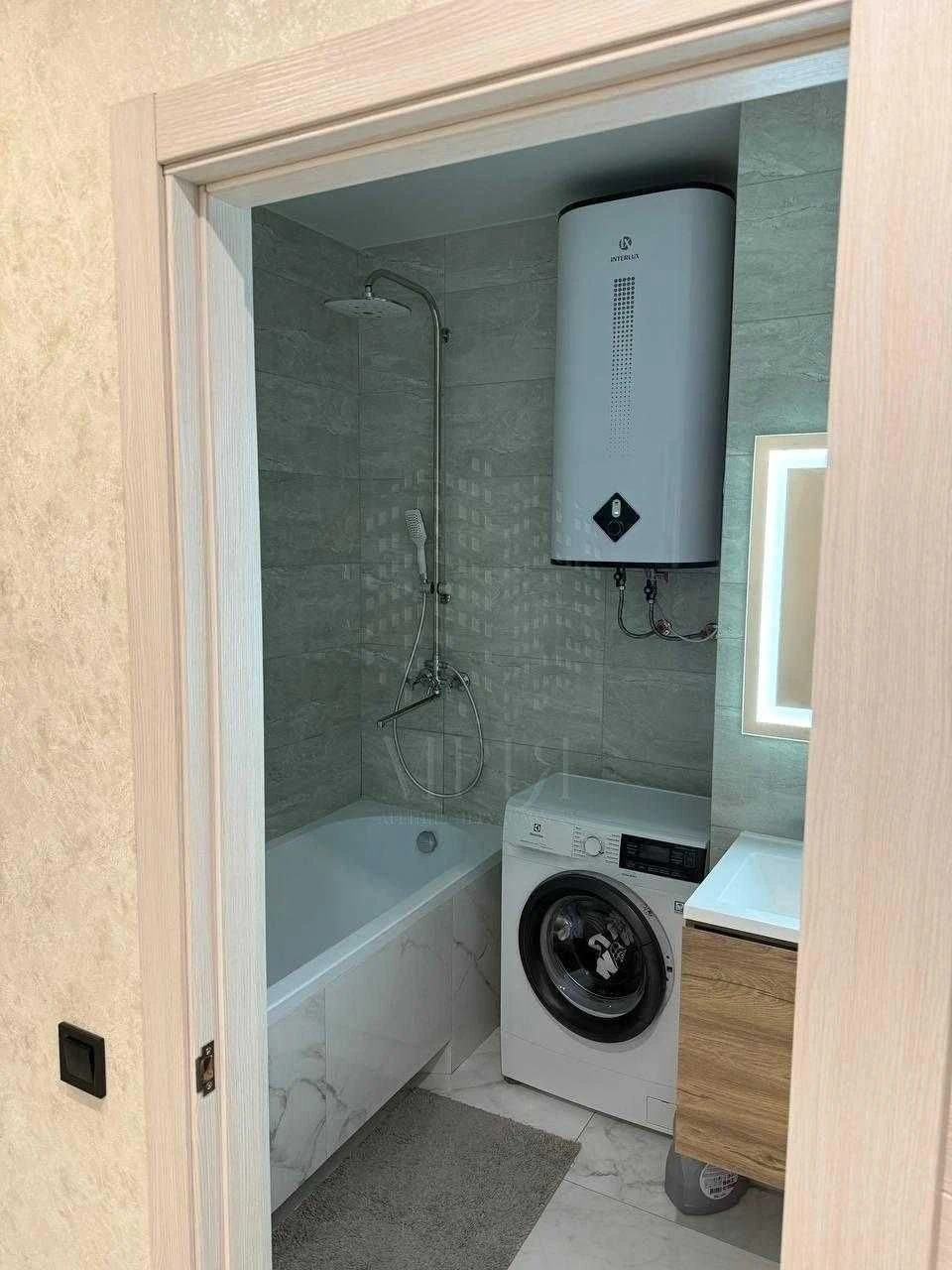 Продам 2к кв новострой ЖК Сказка с ремонтом.IN