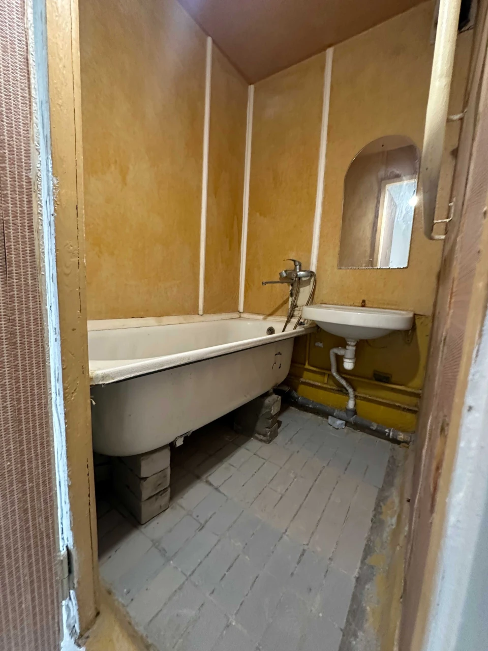 Продам 1квартиру,пр-т Аерокосмический,176,33м2,под чистовую(