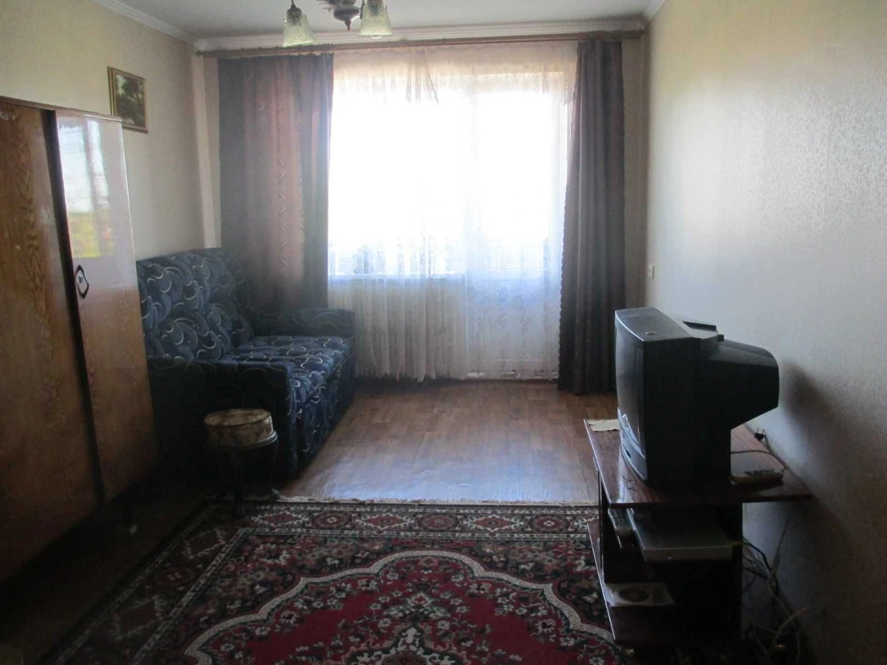 Продам гостинку,  метро Индустриальная